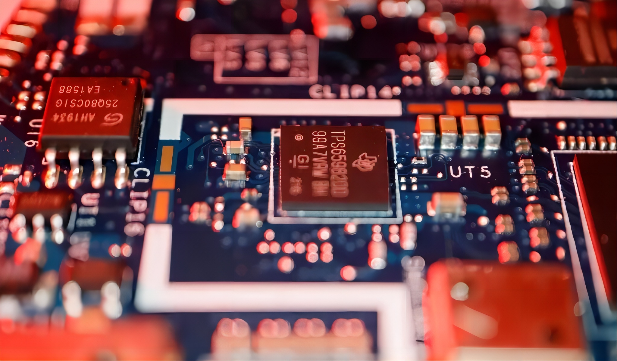 La producción de semiconductores de China aumenta un 40% en el primer trimestre en medio de un creciente dominio de los chips heredados